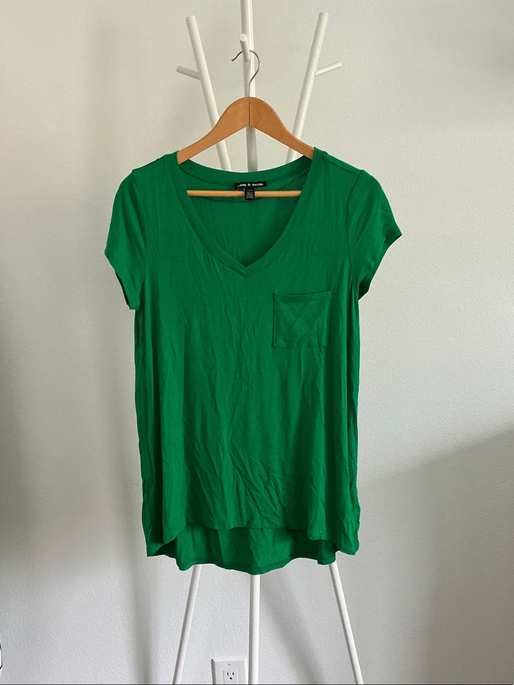 Cable & Gauge Emerald Green V-Neck Short Sleeve Pocket Tee